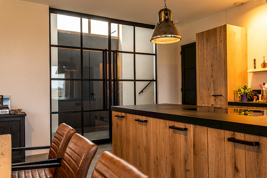 Stalen deur met glas