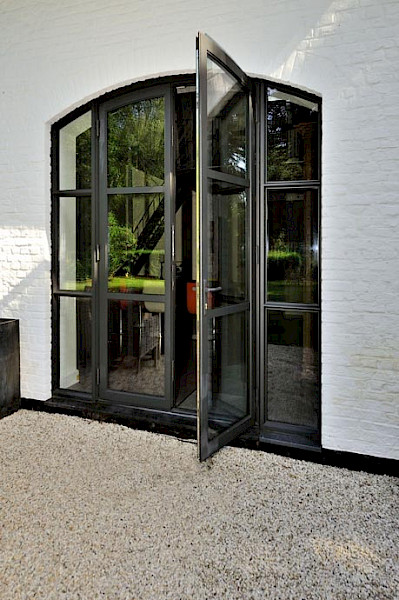 Glazen stalen buitendeur
