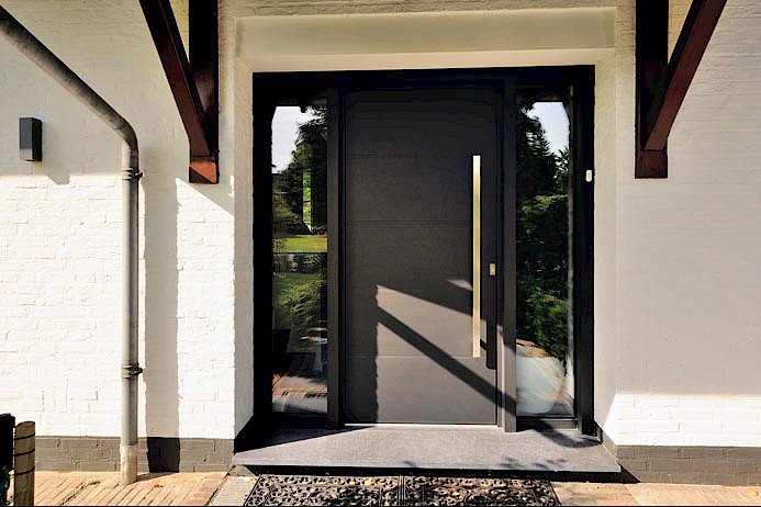 Stalen voordeur met kozijn