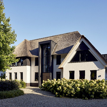 Woning met steellook kozijnen