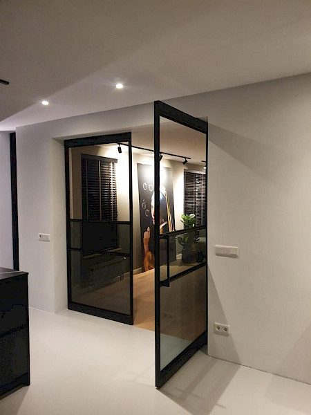 Kamerdeur met glas