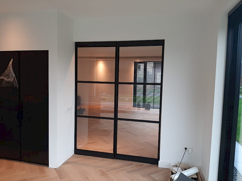 Kamerdeur met glas