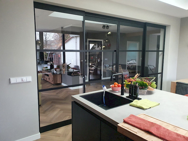 Kamerdeur met glas