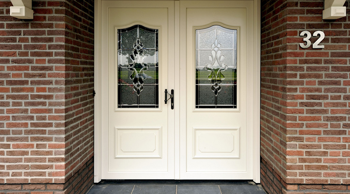 zwarte-aluminium-voordeur-modern